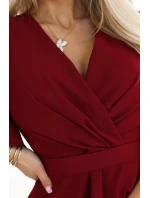 Dlouhé dámské šaty ve vínové bordó barvě s rozparkem na  a výstřihem model 20893015 - numoco