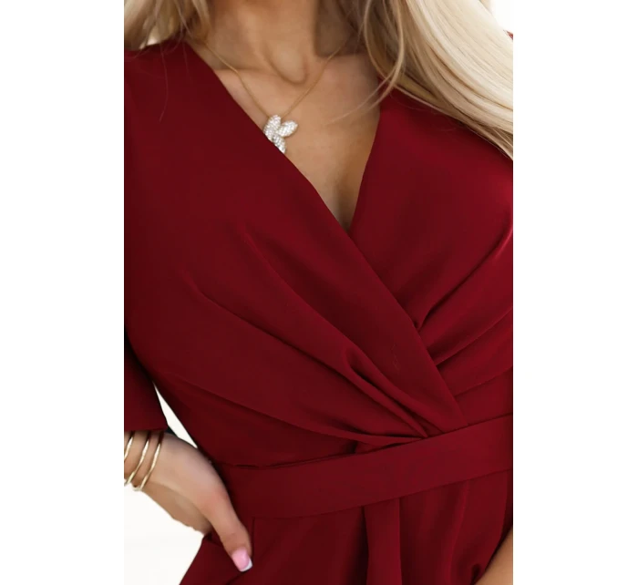 Dlouhé dámské šaty ve vínové bordó barvě s rozparkem na  a výstřihem model 20893015 - numoco