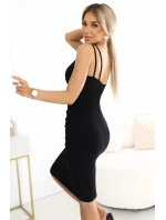 610-1 Oslnivé brokátové tužkové šaty s obálkovým výstřihem a ramínky - černé