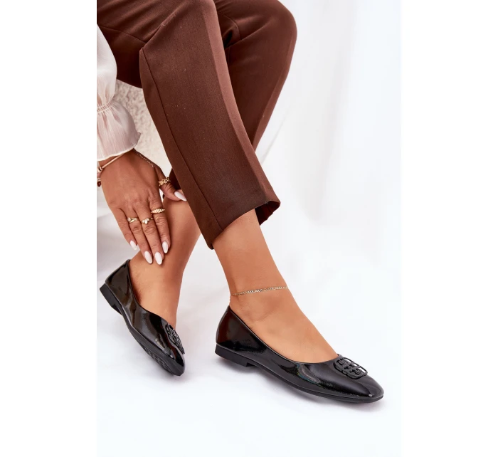 Lakované Elegantní Dámské Baletky S Ozdobným Detalem Černé model 21690619 - VINCEZA
