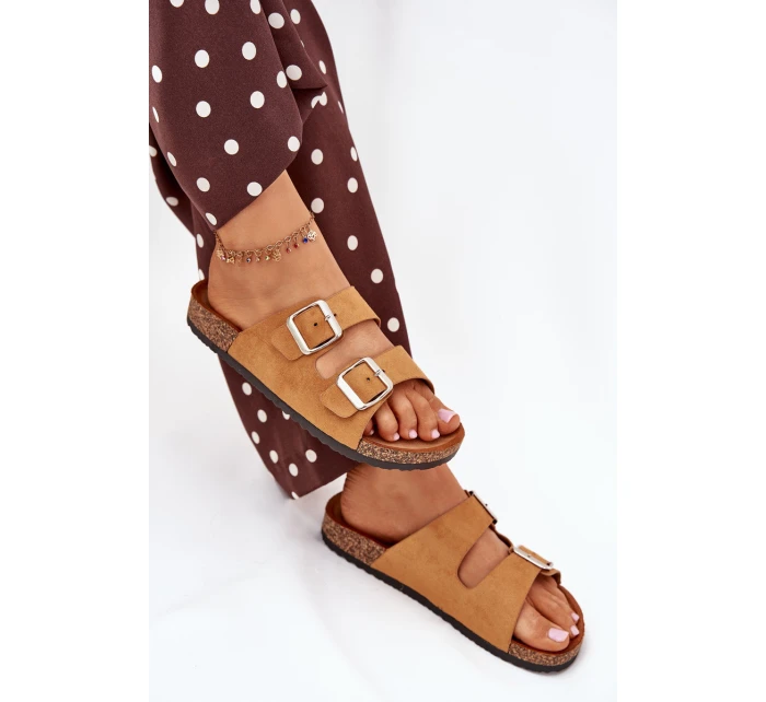 Dámské sandály na korkové platformě s přezkami Camel model 21704361 - Boto Dámské sandály na korkové platformě s přezkami Camel model 21704361 - Boto