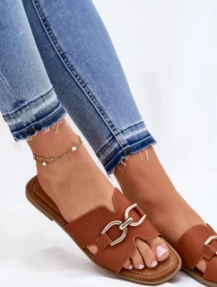 Dámské ploché pantofle s ozdobným detailem – camel