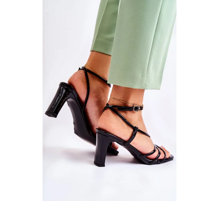 Klasické lakované sandály na podpatku černé Milani Klasické lakované sandály na podpatku černé Milani