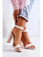 Semišové sandály na béžove model 20333573 - FPrice Semišové sandály na béžove model 20333573 - FPrice