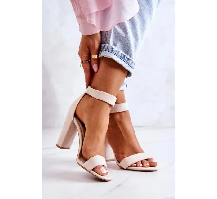 Semišové sandály na béžove model 20333573 - FPrice Semišové sandály na béžove model 20333573 - FPrice