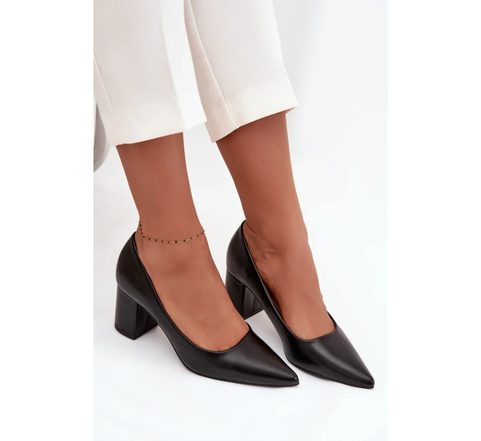 Dámské lodičky na blokovém podpatku se špičatou špičkou Ryvessa – černé Dámské lodičky na blokovém podpatku se špičatou špičkou Ryvessa – černé