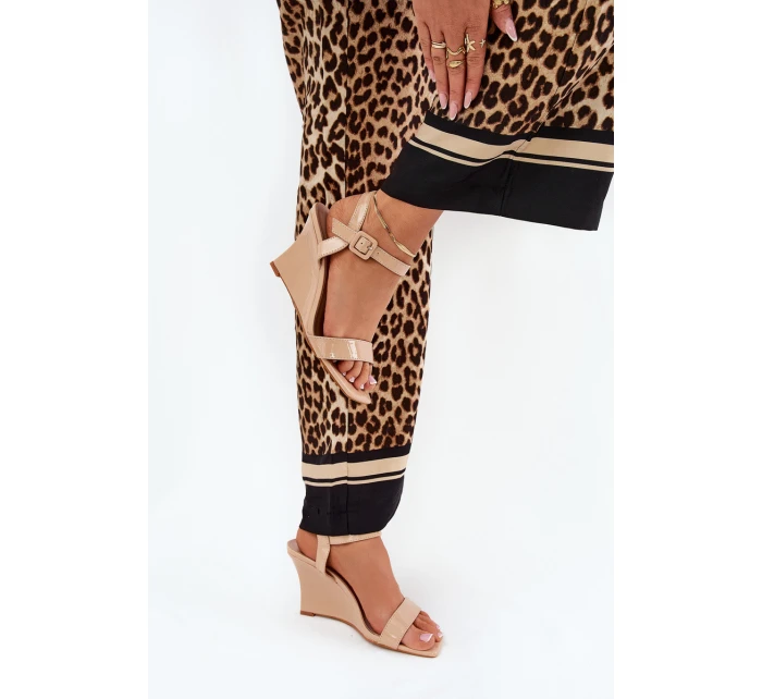 Lakované Dámské Sandály Na Klínu Nude model 21688998 - Boto Lakované Dámské Sandály Na Klínu Nude model 21688998 - Boto