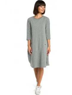 model 18001831 Oversized šaty s přední kapsou šedé - BeWear