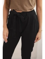 Dámské bavlněné kalhoty s v pase a nohavicí černé model 21768708 - K-Fashion Dámské bavlněné kalhoty s v pase a nohavicí černé model 21768708 - K-Fashion
