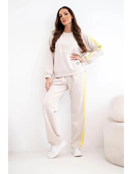 Dámská tepláková souprava Masełko s lampasy a volnou mikinou béžová