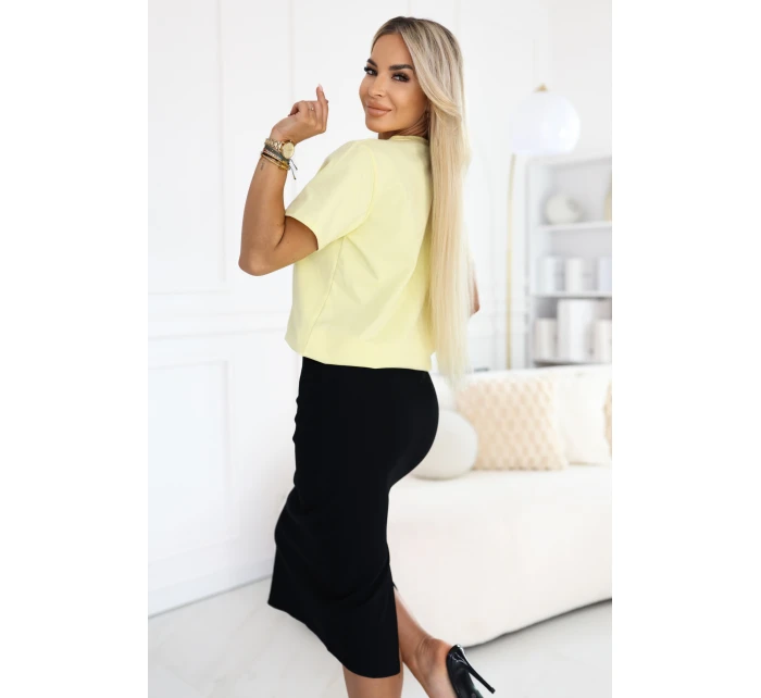 665-1 Dámská bavlněná halenka s výstřihem do V a krátkými rukávy - máslově žlutá