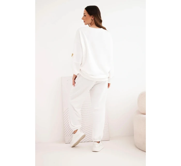 Dámský máslový komplet s volnou mikinou a kalhotami s nápisem LOVE bílý
