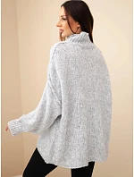 Dámský oversize svetr s příměsí model 22391388 rolákem a širokými rukávy šedý - K-Fashion Dámský oversize svetr s příměsí model 22391388 rolákem a širokými rukávy šedý - K-Fashion