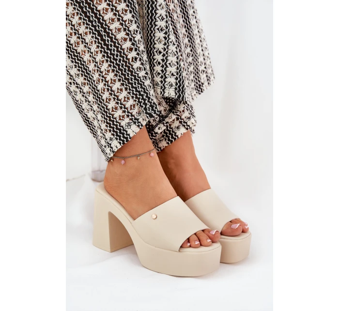 Dámské sandály z eko kůže na podpatku a platformě světle béžové Tamirella Dámské sandály z eko kůže na podpatku a platformě světle béžové Tamirella