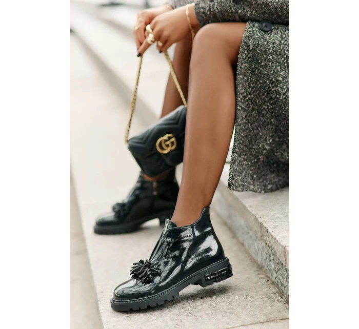 Kožené Lakované Kotníkové Boty s Ozdobou Zateplené D&A Černé Kožené Lakované Kotníkové Boty s Ozdobou Zateplené D&A Černé