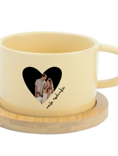 Personalizovaný keramický hrníček Makronka s výřezem fotky na podkladu