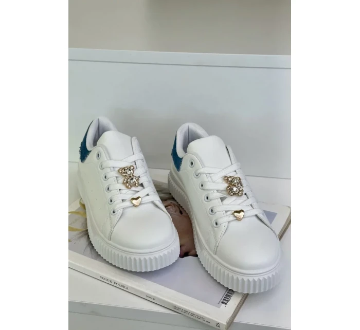 Nízké tenisky z eko kůže s odznaky bílo-modré Cillione Nízké tenisky z eko kůže s odznaky bílo-modré Cillione