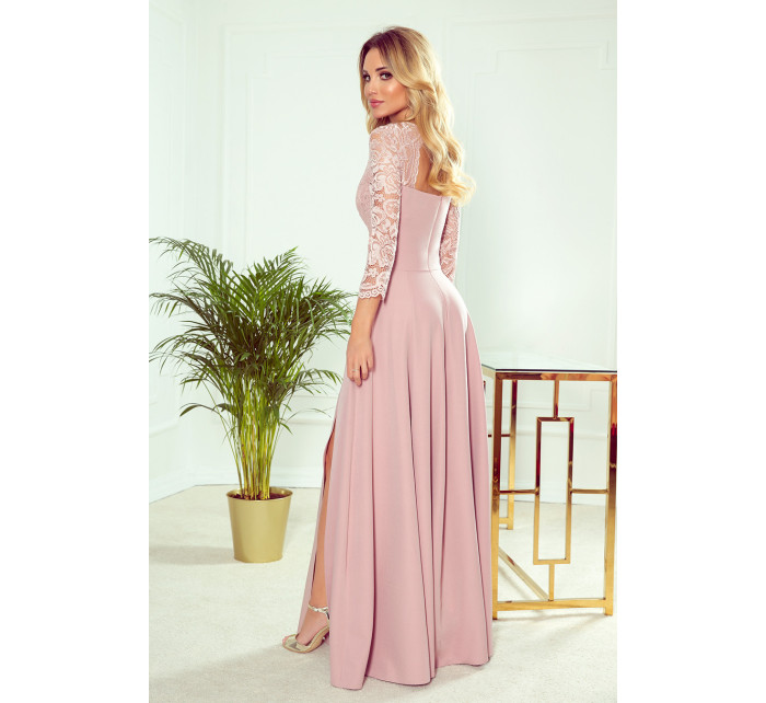 Elegantní dlouhé krajkové dámské šaty v pudrově růžové barvě s dekoltem model 8869354 - numoco