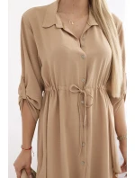 Šaty se zapínáním na knoflíky a zavazováním v pase velbloud