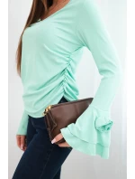 Dámská pruhovaná blůza s výstřihem do V a volánky na rukávech mátová