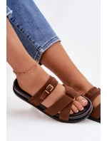 Dámské pantofle s pásky a zlatým sponou Hnědé model 21954730 - Boto