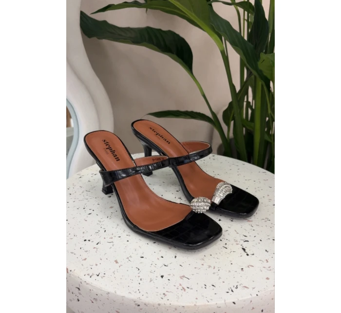 Dámské lodičky na jehlové podpatku s ozdobným detailem Černé Lorissa