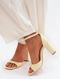 Dámské sandály na podpatku z umělé kůže žluté model 22122806 - Boto