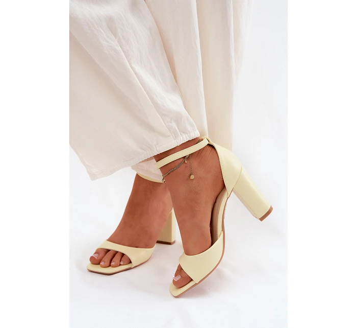 Dámské sandály na podpatku z umělé kůže žluté model 22122806 - Boto