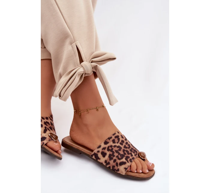 Dámské ploché pantofle s ozdobným detailem z eko semiše s leopardím vzorem Selavine