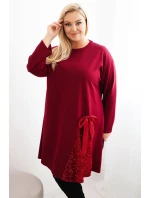 Dámská plus size šaty s ozdobnou z bordová model 21486184 - K-Fashion