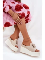 Sandal na platformě a klínu s ozdobou béžové model 21688179 - Boto Sandal na platformě a klínu s ozdobou béžové model 21688179 - Boto