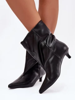 Dámské boty na nízkém podpatku s volnou cholewką – černé Jessalia