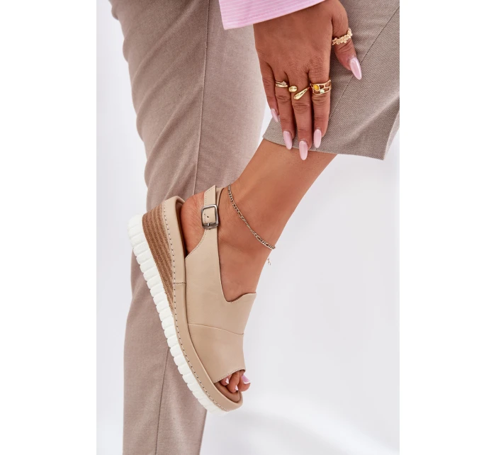 Dámské kožené sandály na klínu model 21696009 béžové - Artiker