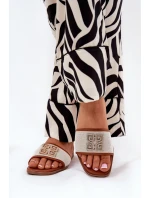 Elegantní Dámské Pantofle S Dekorací Na Plochém Podpatku Camel model 21685553 - Boto Elegantní Dámské Pantofle S Dekorací Na Plochém Podpatku Camel model 21685553 - Boto