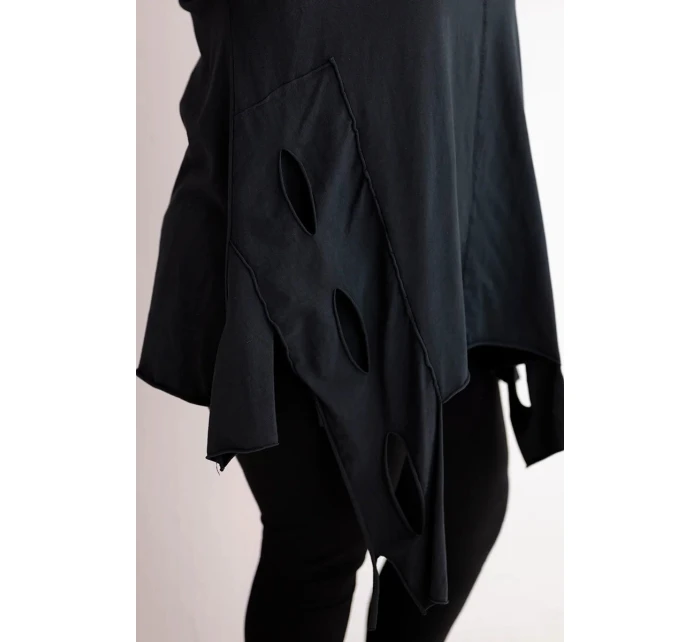 Dámská bavlněná blůza Plus Size s asymetrickým spodním lemem a výřezy černá