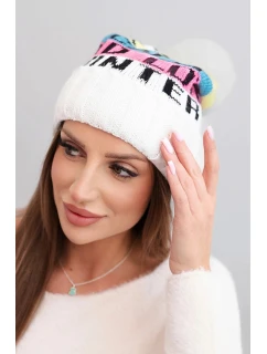 Dámská zimní čepice s vlnou a nápisem s velkým bambulí K422 bílá