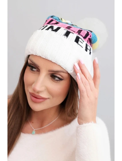 Dámská zimní čepice s vlnou a nápisem s velkým bambulí K422 bílá Dámská zimní čepice s vlnou a nápisem s velkým bambulí K422 bílá