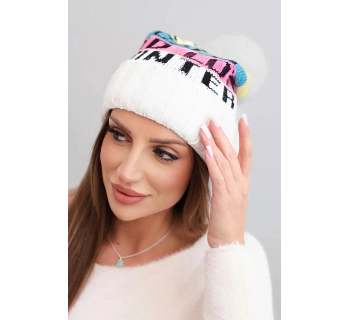 Dámská zimní čepice s vlnou a nápisem s velkým bambulí K422 bílá Dámská zimní čepice s vlnou a nápisem s velkým bambulí K422 bílá