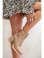 Zateplené botky na podpatku se zlatým detailem béžové model 21672439 - Boto Zateplené botky na podpatku se zlatým detailem béžové model 21672439 - Boto