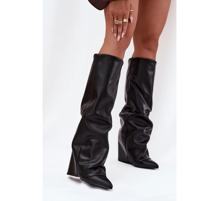 Zateplené dámské kozačky s otočeným horním lemem na podpatku Černé Elivira