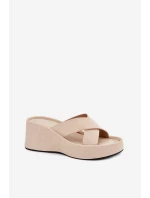 Dámské pantofle na platformě z eko semiše béžové model 21919335 - Boto Dámské pantofle na platformě z eko semiše béžové model 21919335 - Boto