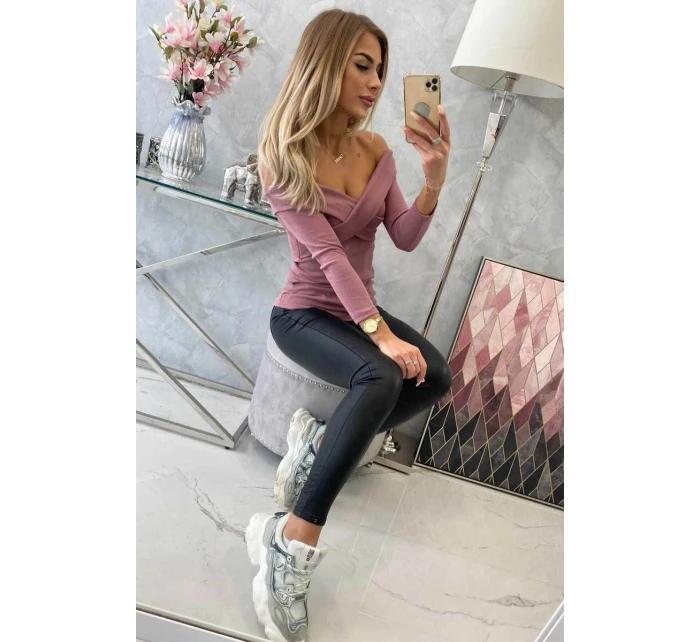 Halenka s výstřihem do V tmavě růžová Halenka s výstřihem do V tmavě růžová