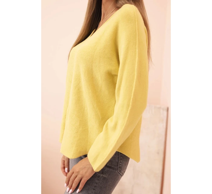 Svetr dámský s viskózou a výstřihem do V žlutý