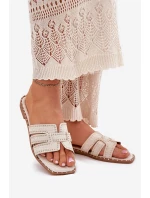 Zdobené pantofle na plochém podpatku béžové model 21699494 - Boto Zdobené pantofle na plochém podpatku béžové model 21699494 - Boto