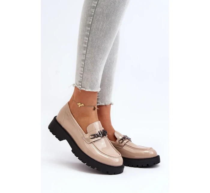 Dámské lakované mokasíny na plochém podpatku, béžová Ezoma