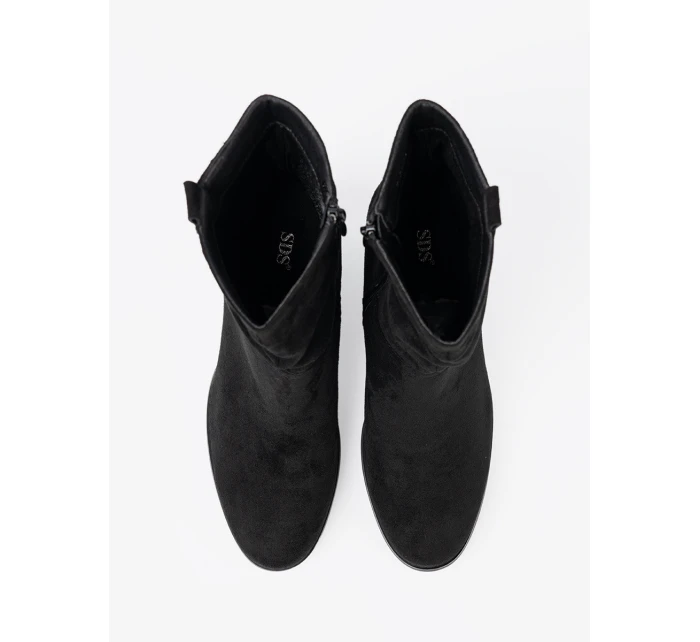 Trendy černé kotníčkové boty dámské na širokém podpatku Trendy černé kotníčkové boty dámské na širokém podpatku