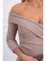 Přiléhavé šaty s výstřihem do V tmavě béžové barvy Přiléhavé šaty s výstřihem do V tmavě béžové barvy