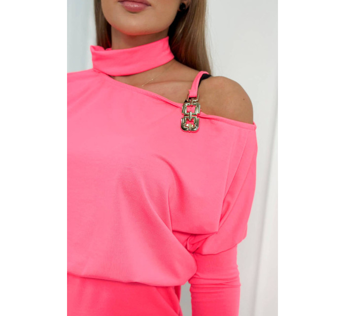 Šaty se zdobením na rameni růžové neonové