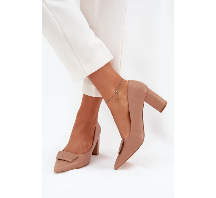 Dámské lodičky na širokém podpatku s ozdobou Celira – tmavě béžové Dámské lodičky na širokém podpatku s ozdobou Celira – tmavě béžové