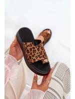 Dámské sandály na platformě a nízkém klínku s ozdobným detailem imitace leopardí kůže hnědé Saqesse